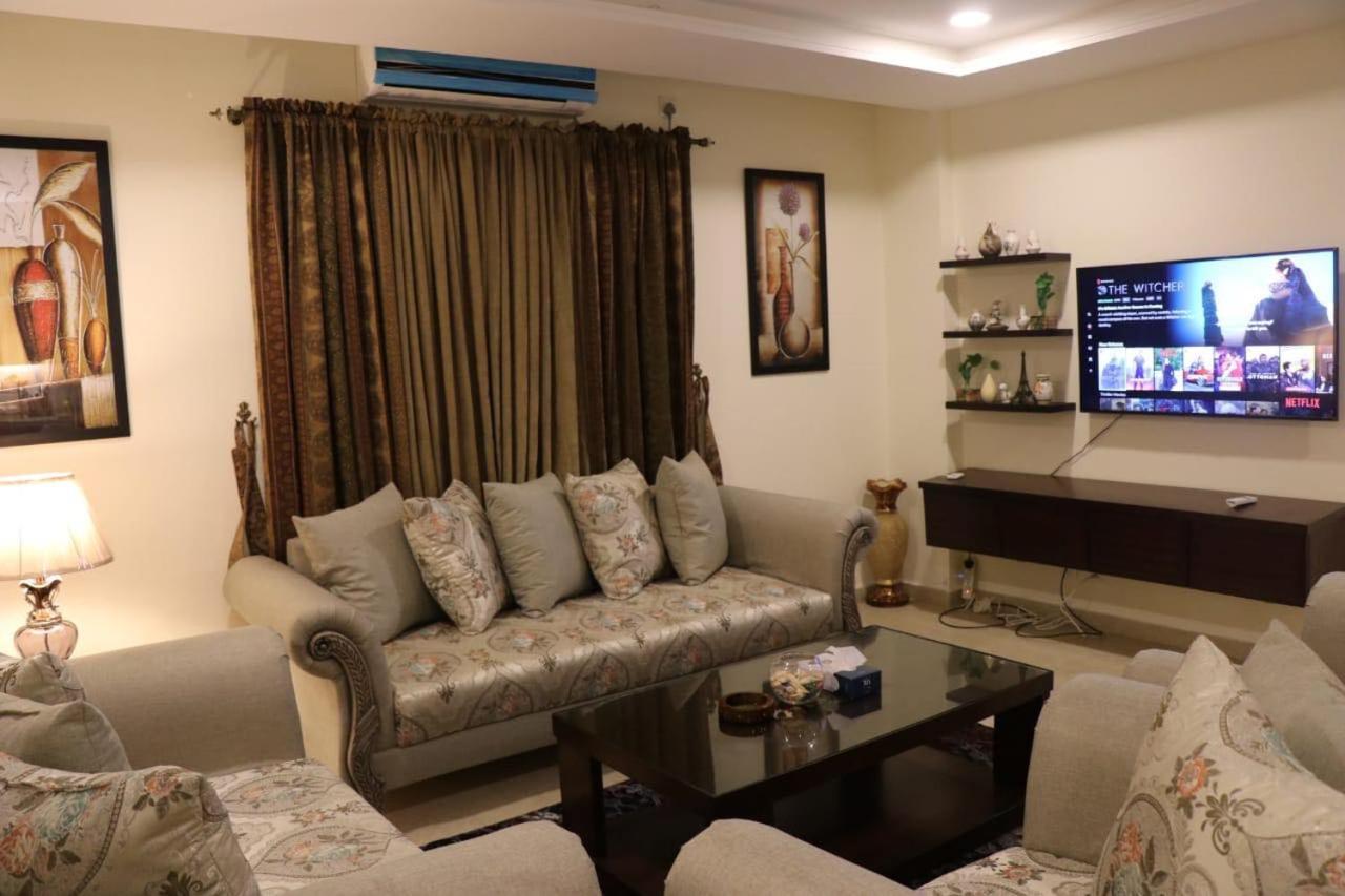 Elegant & Charming One Bed Apartment In Bahria Town Rawalpindi Exteriör bild