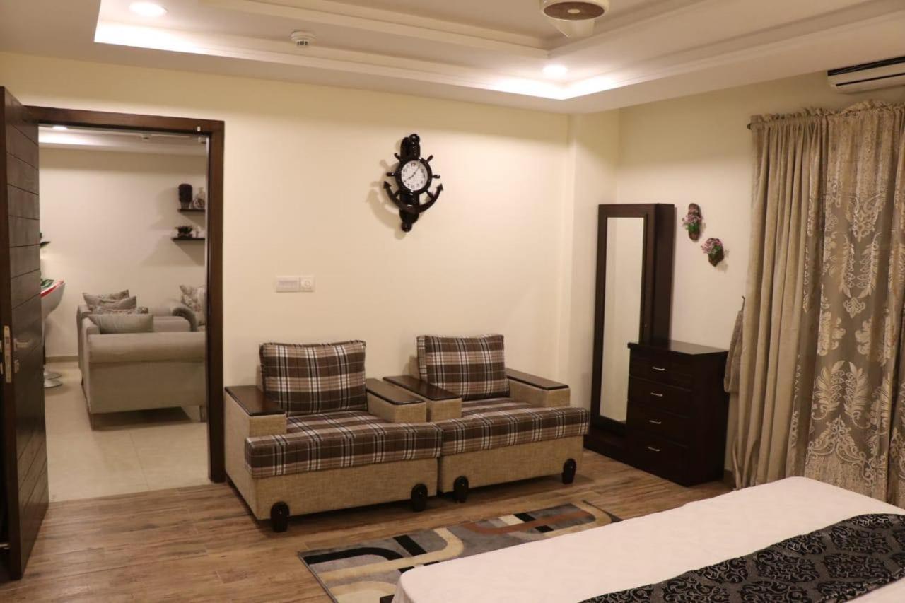 Elegant & Charming One Bed Apartment In Bahria Town Rawalpindi Exteriör bild