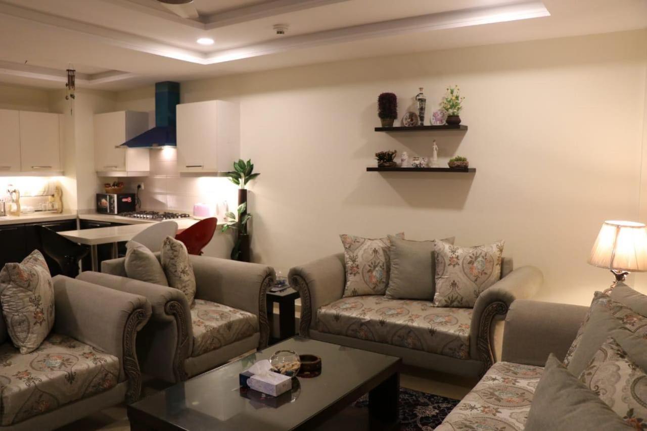 Elegant & Charming One Bed Apartment In Bahria Town Rawalpindi Exteriör bild