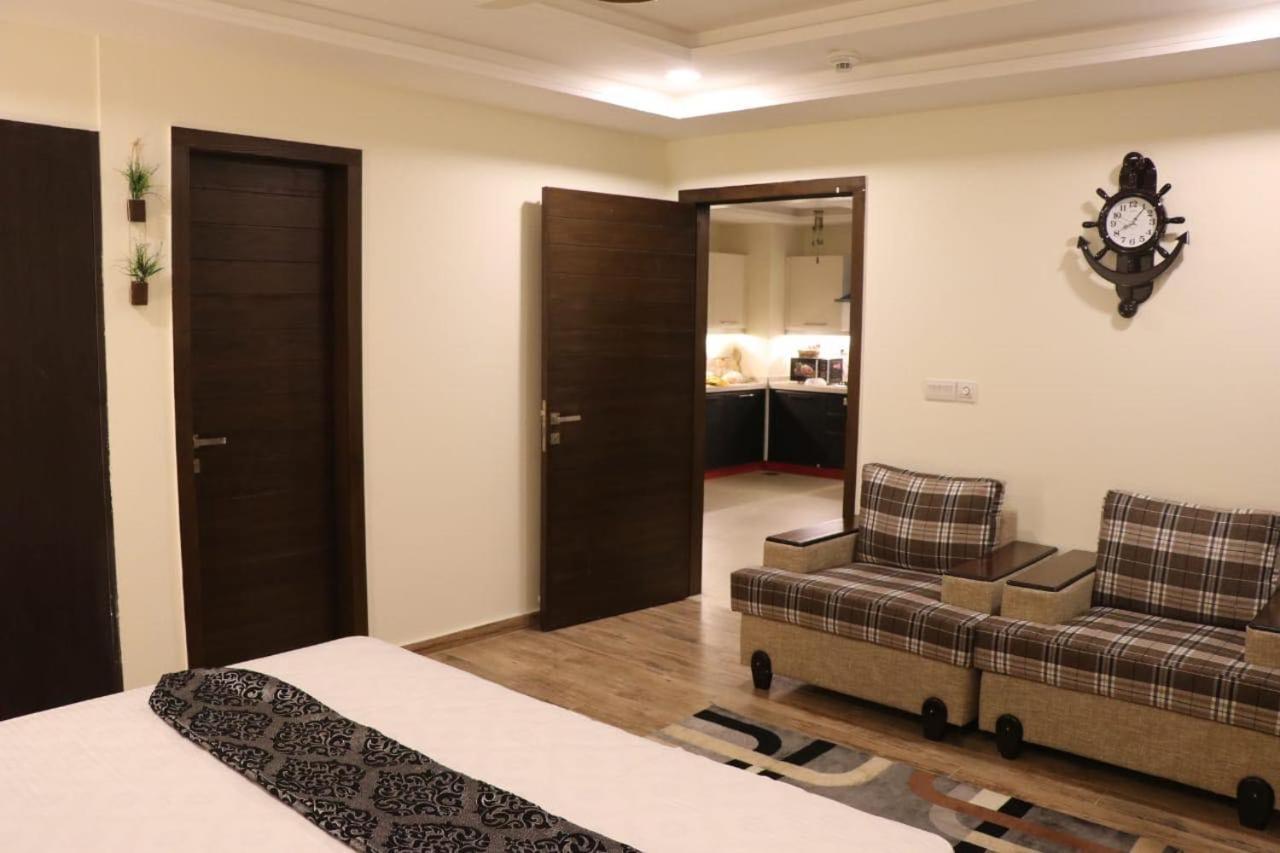 Elegant & Charming One Bed Apartment In Bahria Town Rawalpindi Exteriör bild