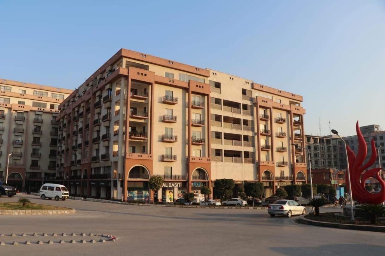 Elegant & Charming One Bed Apartment In Bahria Town Rawalpindi Exteriör bild